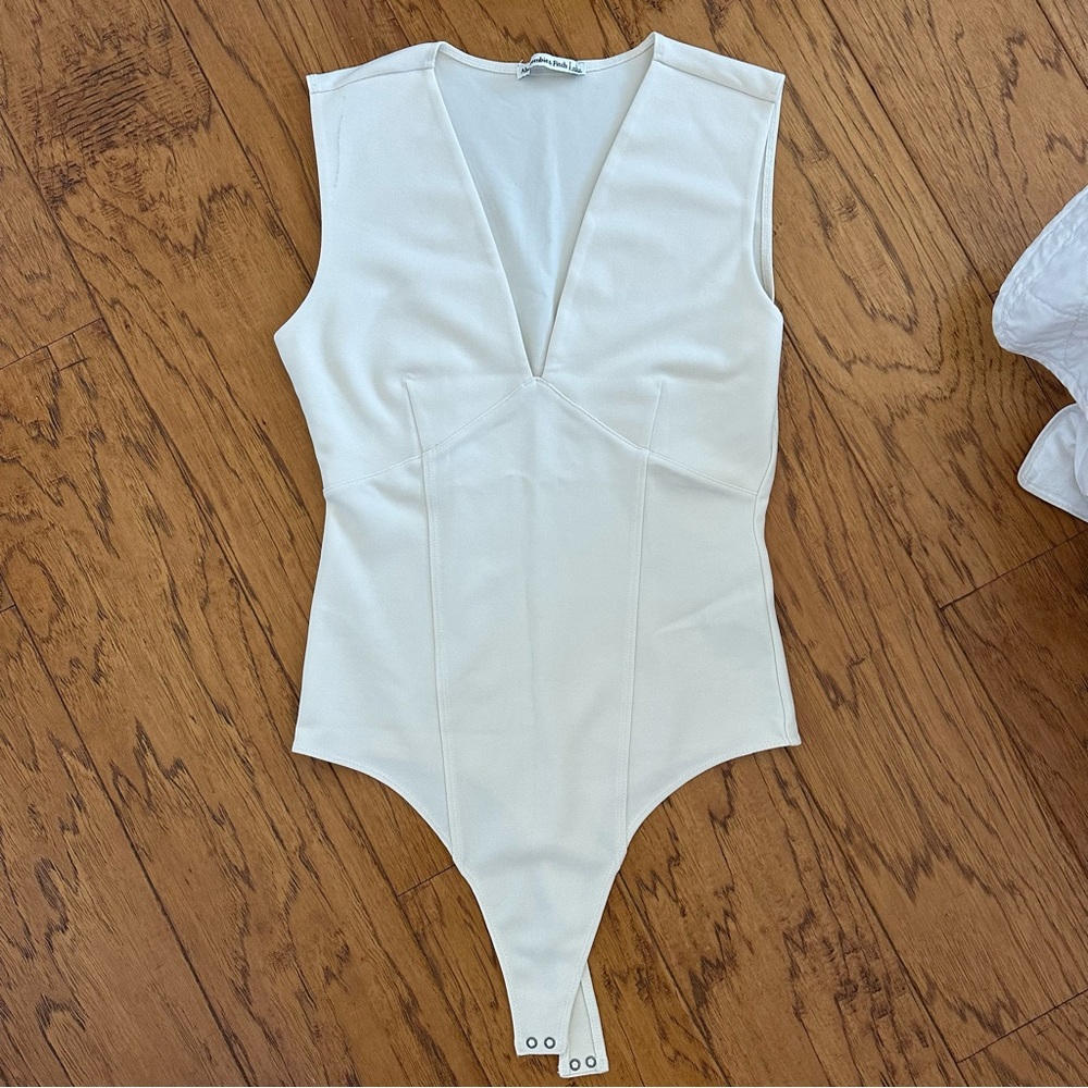 Abercrombie & Fitch Off-White Cream Women’s Large Vneck Corset Inspired Bodysuit